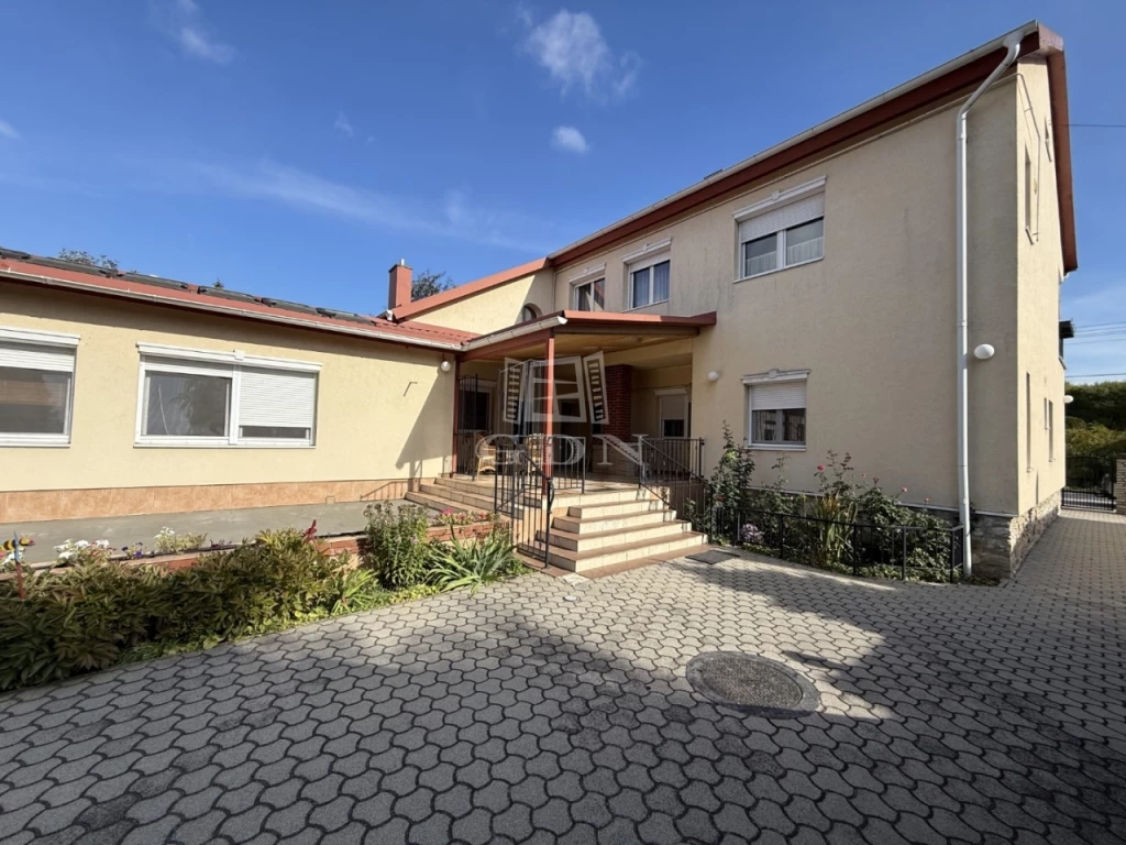 Eladó családi ház, Székesfehérvár, Öreghegy, Öreghegy lábánál