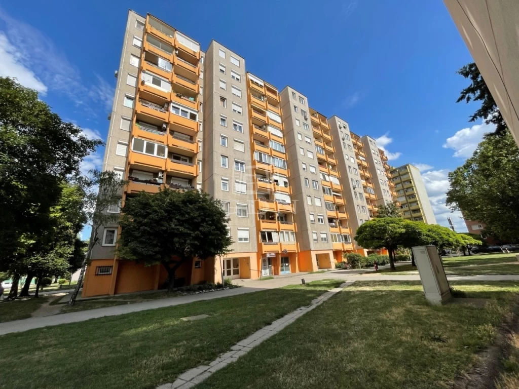 For rent panel flat, Székesfehérvár, Víziváros, Sarló utca