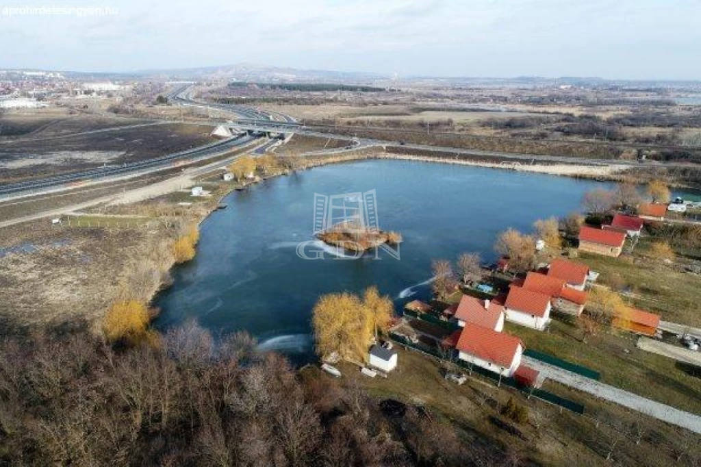 Eladó külterületi telek, Várpalota, Nyárfás-tó