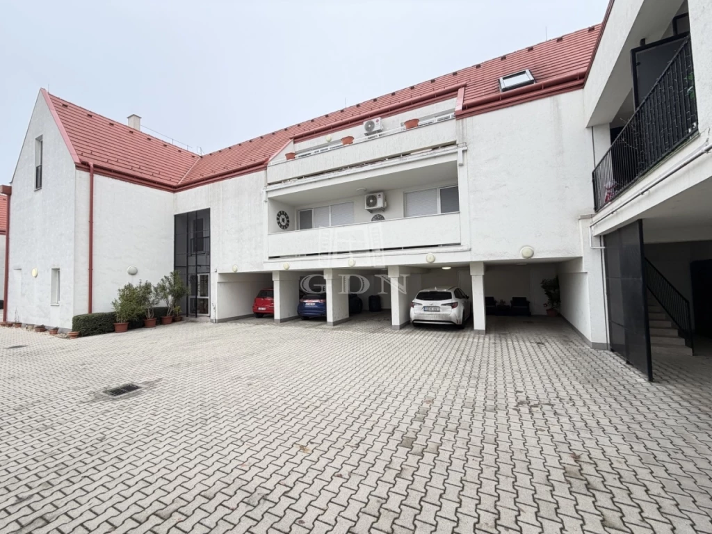 Eladó téglalakás, Székesfehérvár, Felsőváros-Királykút, Móri utca