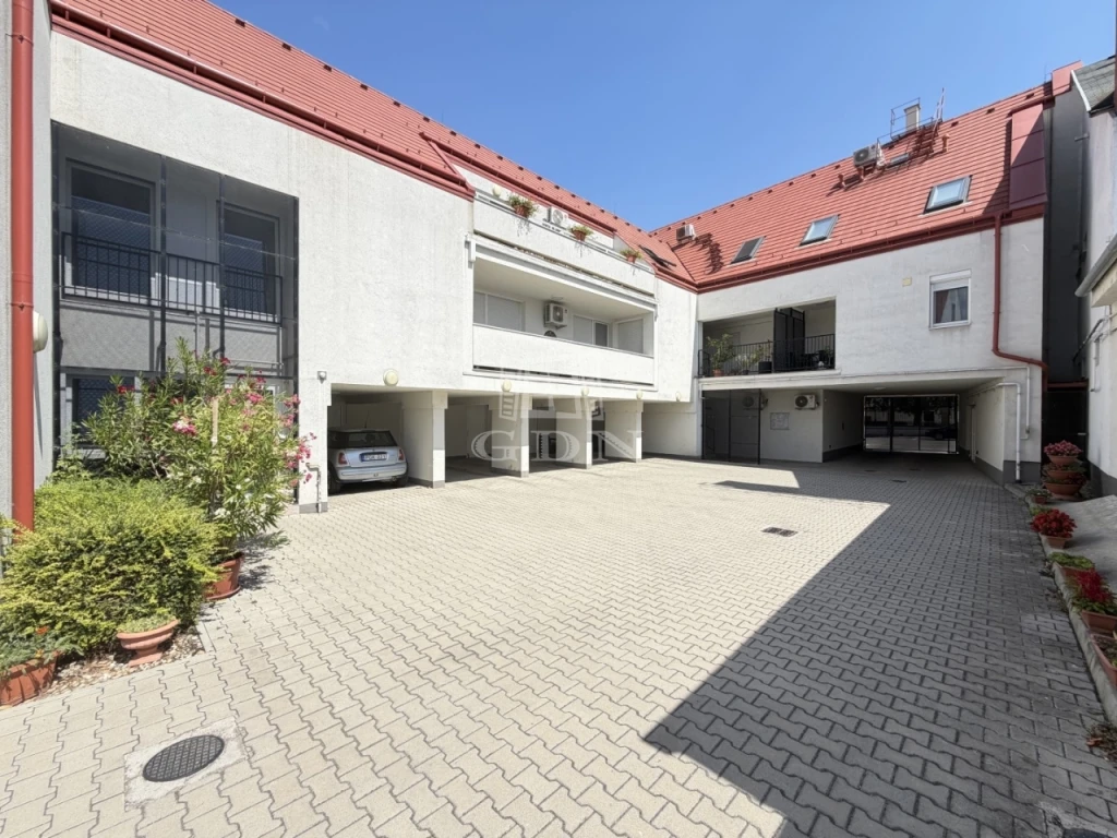Eladó téglalakás, Székesfehérvár, Felsőváros-Királykút, Móri utca