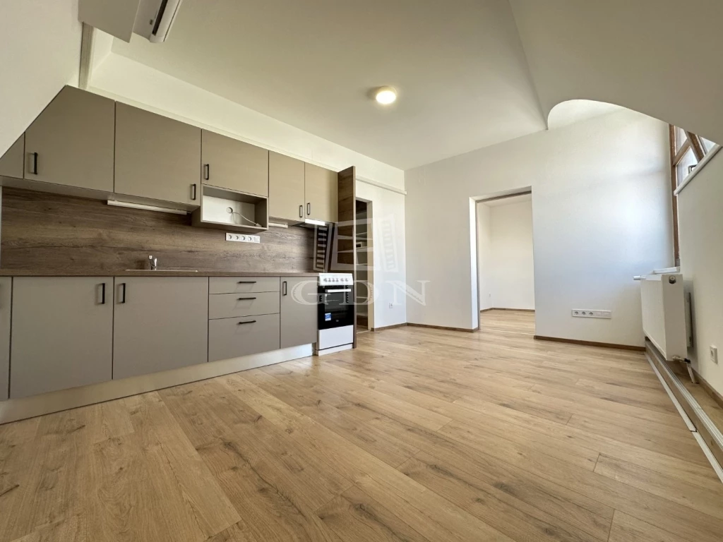 For rent brick flat, Székesfehérvár, Belváros és környéke, Távirda