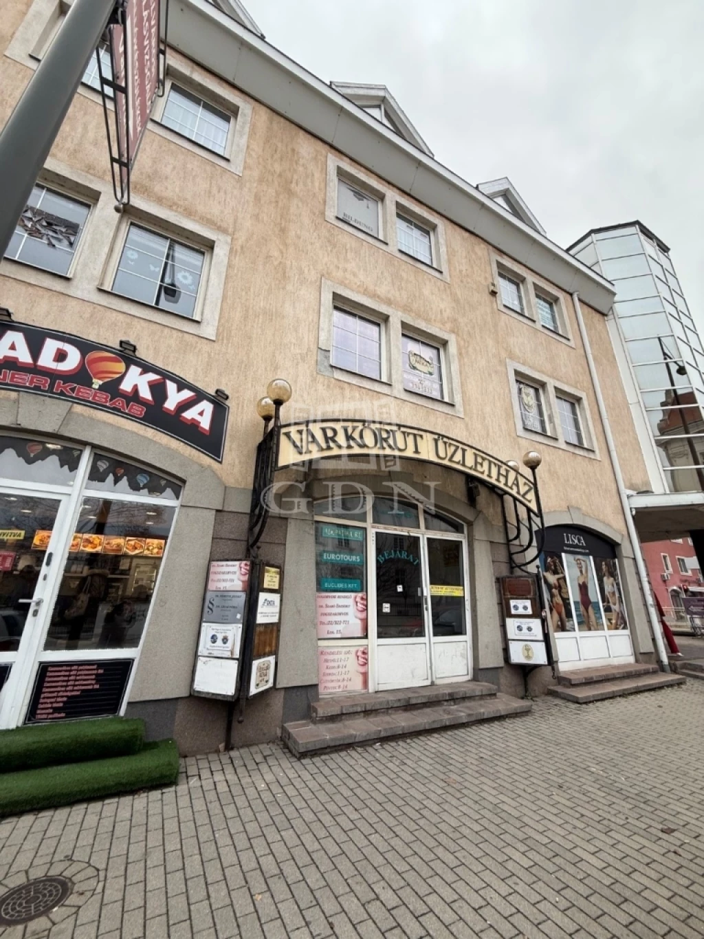 Eladó iroda, irodaház, Székesfehérvár, Belváros és környéke, Várkörút
