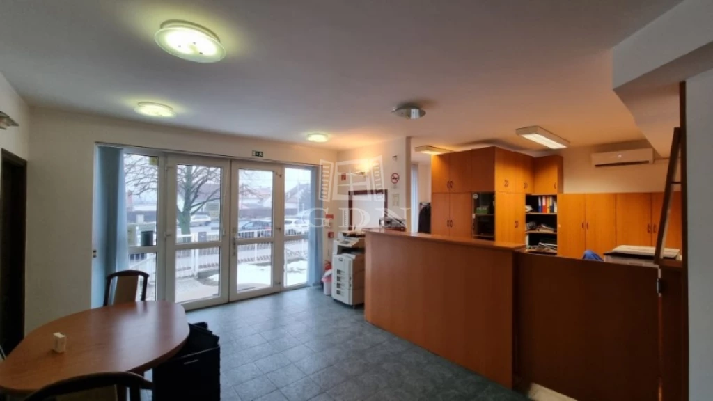 Kiadó iroda, irodaház, Székesfehérvár, Vezér és Író utcák környéke, Kadocsa utcában