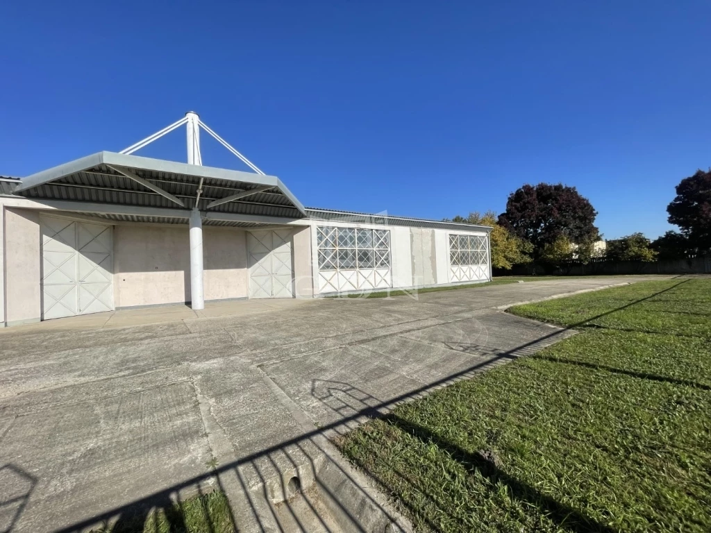 Kiadó raktár, Székesfehérvár, Szárazrét-Feketehegy, Farkasvermi utca