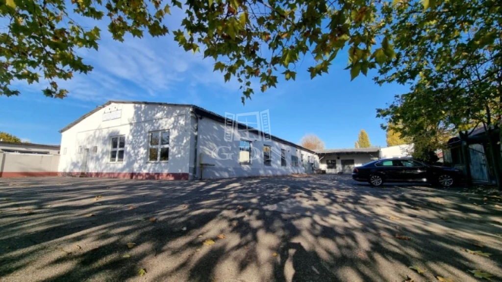 Eladó egyéb kereskedelmi-ipari, Székesfehérvár, Raktár utca