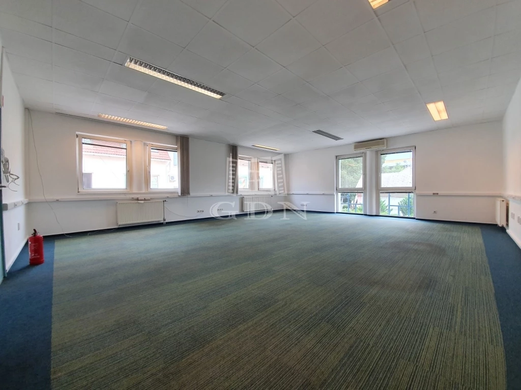 Kiadó iroda, irodaház, Székesfehérvár, Belváros és környéke, Belváros közelében