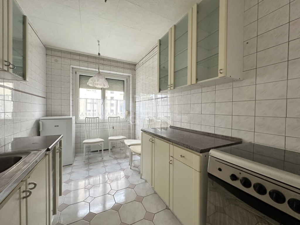 Kiadó téglalakás, Székesfehérvár, Belváros és környéke, Királysor