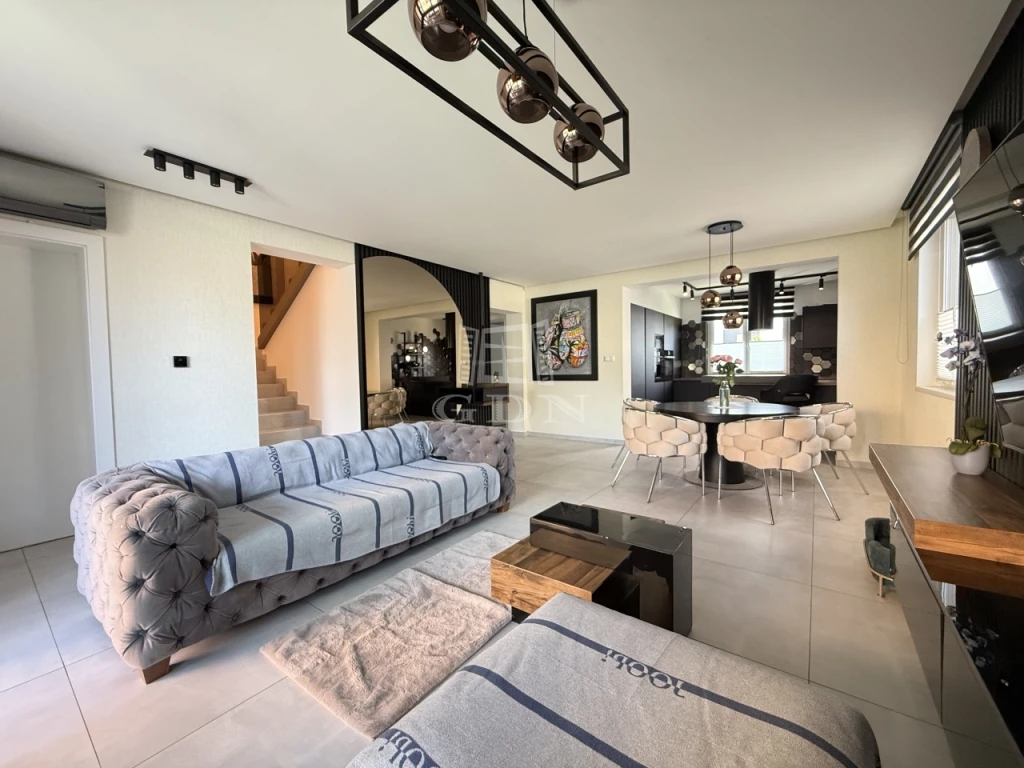 Eladó családi ház, Székesfehérvár, Ráchegy-Köfém környéke, Ráchegyen