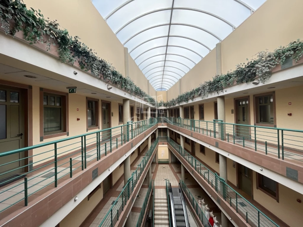 Kiadó iroda, irodaház, Székesfehérvár, Belváros és környéke, Távírda