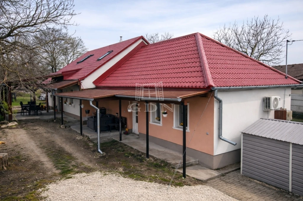 c3-1-name c2-1-name, Úrhida, központhoz közel