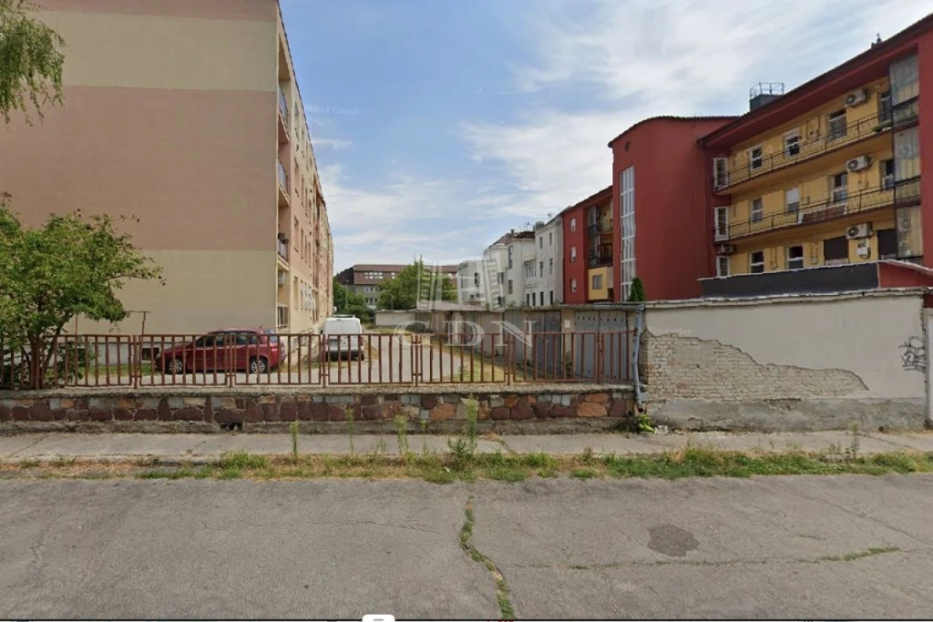 Eladó egyedi garázs, Székesfehérvár, Belváros és környéke, Honvéd utca