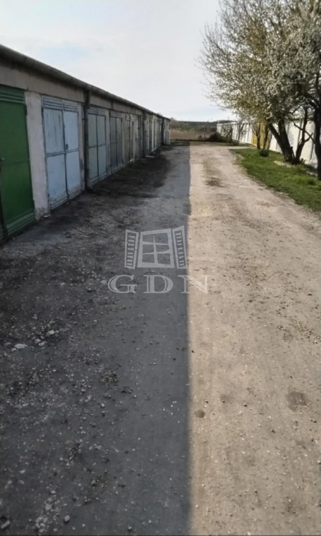 Eladó egyedi garázs, Székesfehérvár, Szedreskert és környéke, Gellért utca