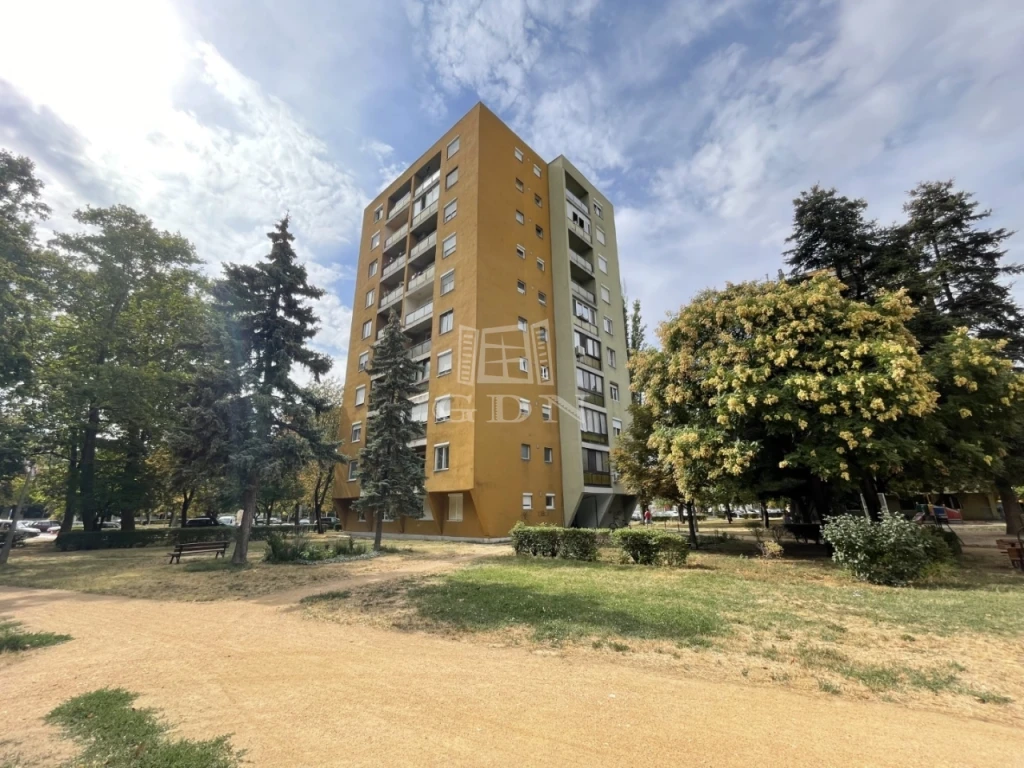 c3-2-name c2-20-name, Székesfehérvár, Széna tér