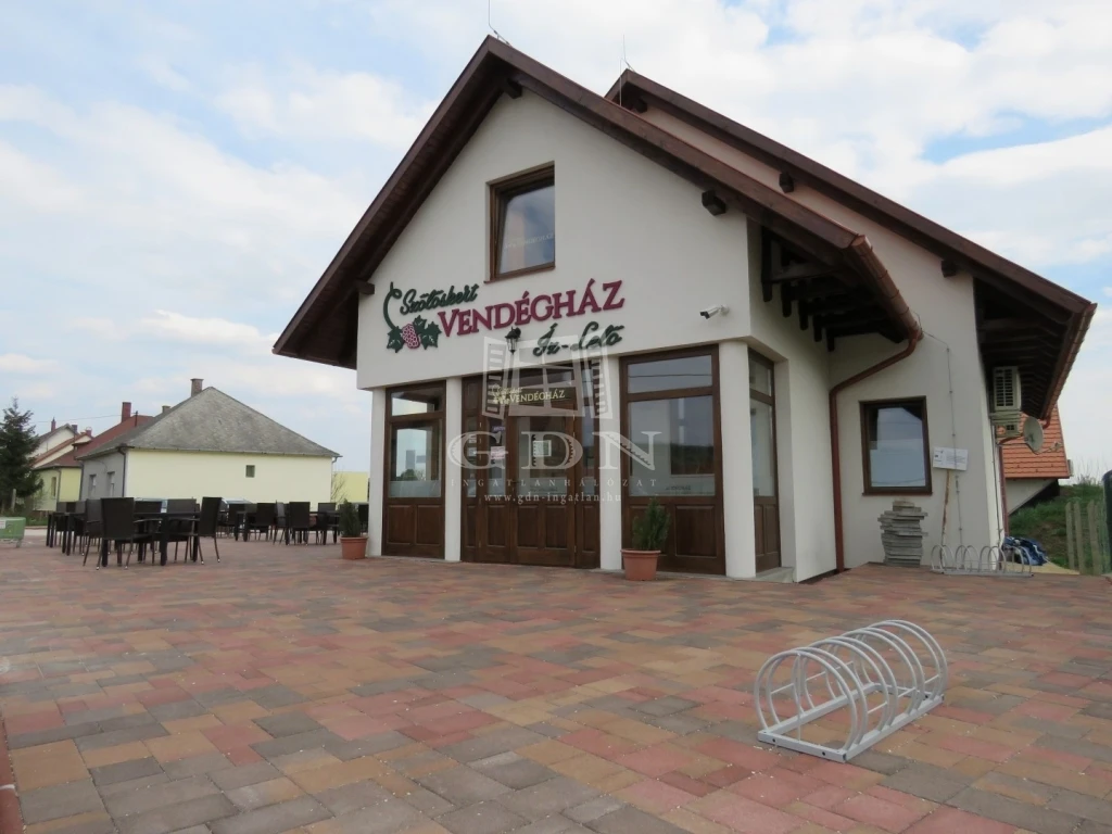 c3-1-name c2-70-name, Pákozd, Pákozd központjában