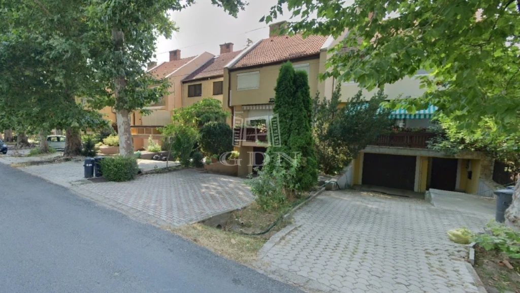 Eladó sorház, Gárdony, Központi út