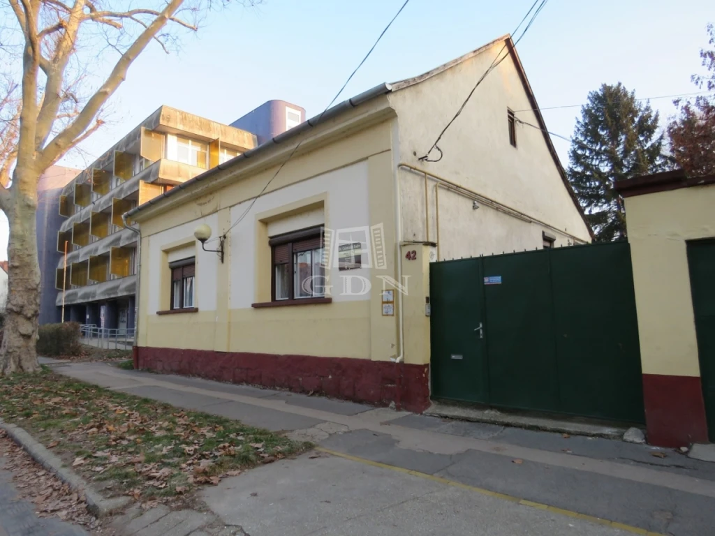 Kiadó iroda, irodaház, Székesfehérvár, Belváros és környéke, Gyümölcs utca
