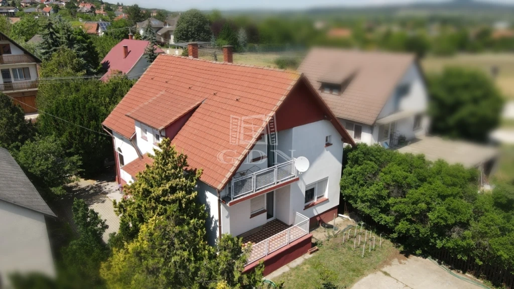 Eladó családi ház, Pákozd, Központhoz közel