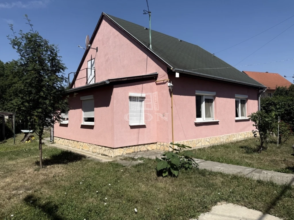 Eladó családi ház, Székesfehérvár, Szárazrét-Feketehegy, Feketehegyen