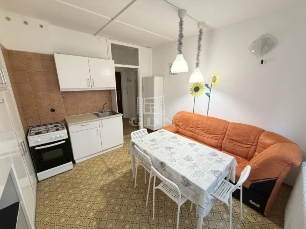 Kiadó panellakás, Székesfehérvár, Belváros és környéke, Kígyó utca