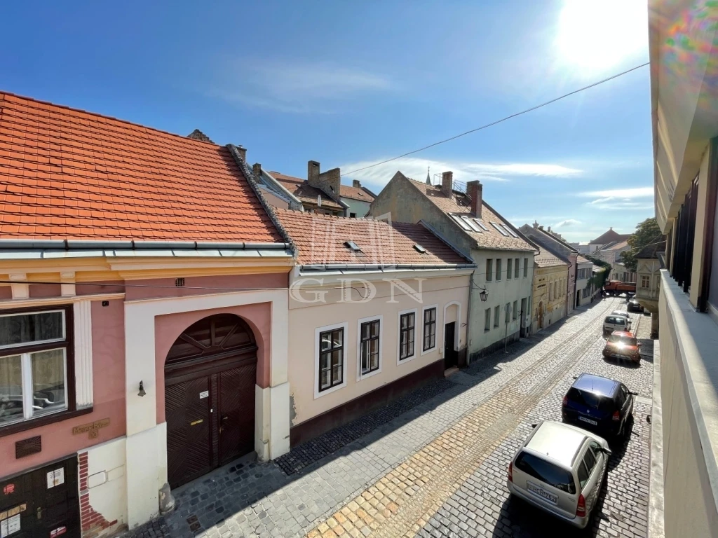 c3-2-name c2-68-name, Székesfehérvár, Belváros és környéke, Megyeház
