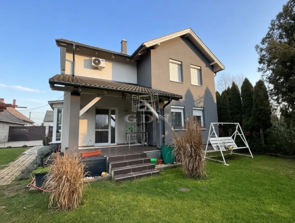 Eladó családi ház, Sárbogárd, központhoz közel