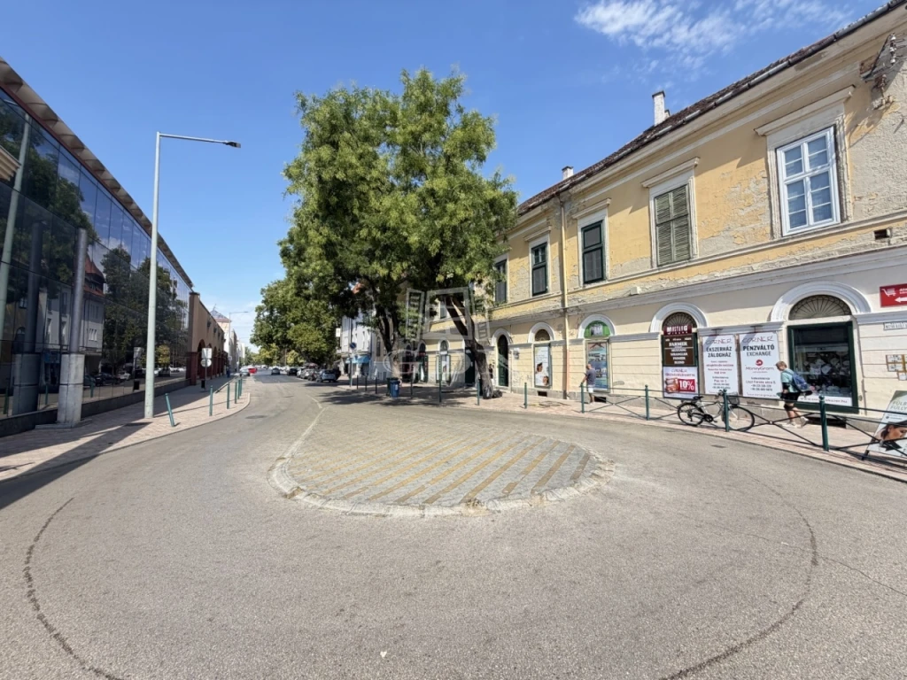 Kiadó téglalakás, Székesfehérvár, Belváros és környéke, Piactér