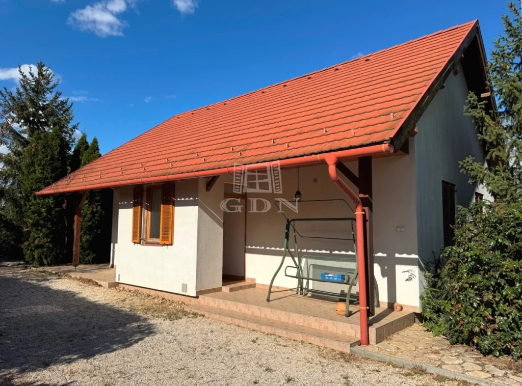 Eladó családi ház, Kőszárhegy, Petőfi utca