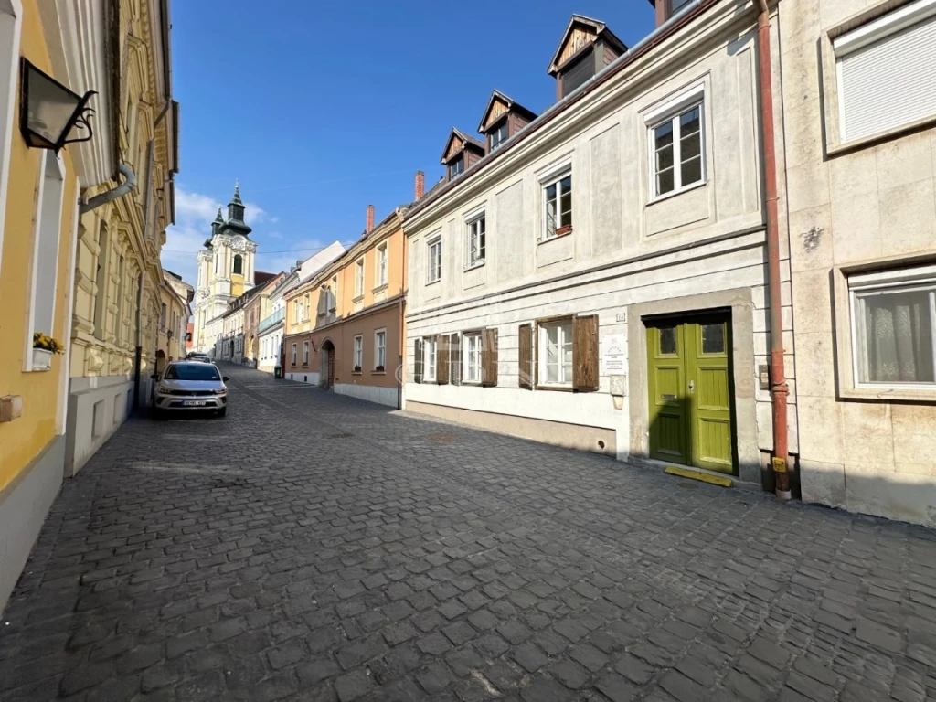 Kiadó téglalakás, Székesfehérvár, Belváros és környéke, Arany János utca