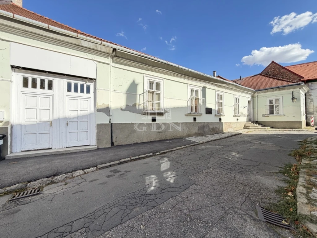 c3-1-name c2-19-name, Székesfehérvár, Belváros és környéke, Belváros