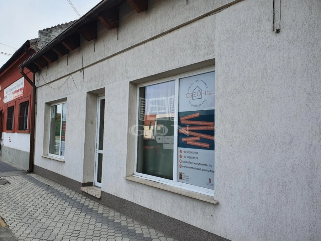 Kiadó üzlet, Székesfehérvár, Felsőváros-Királykút, Felsővárosban