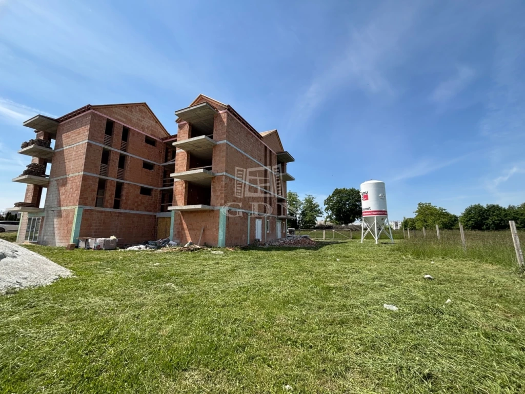 Eladó téglalakás, Komárom, belváros közelében