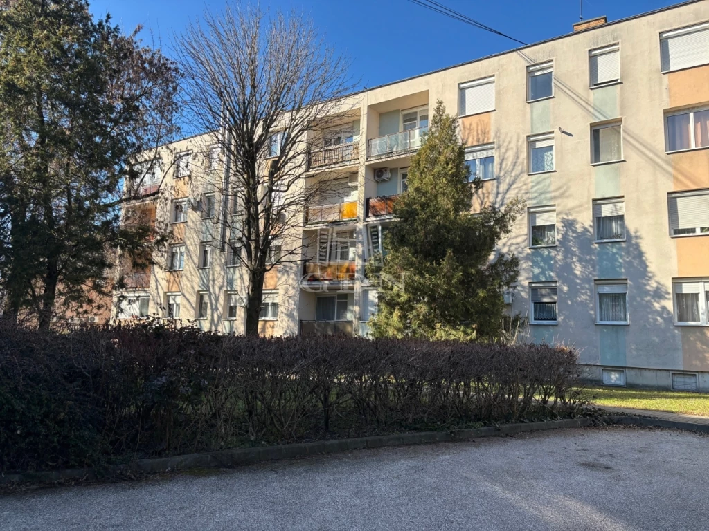 For sale panel flat, Komárom, Belváros, Mártírok útja