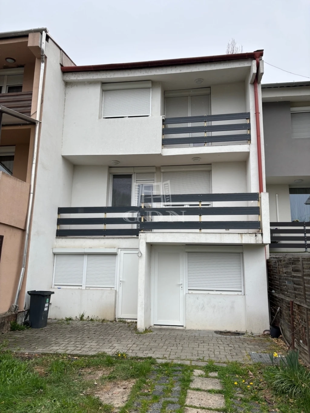 c3-1-name c2-82-name, Komárom, Térffy Gyula utca