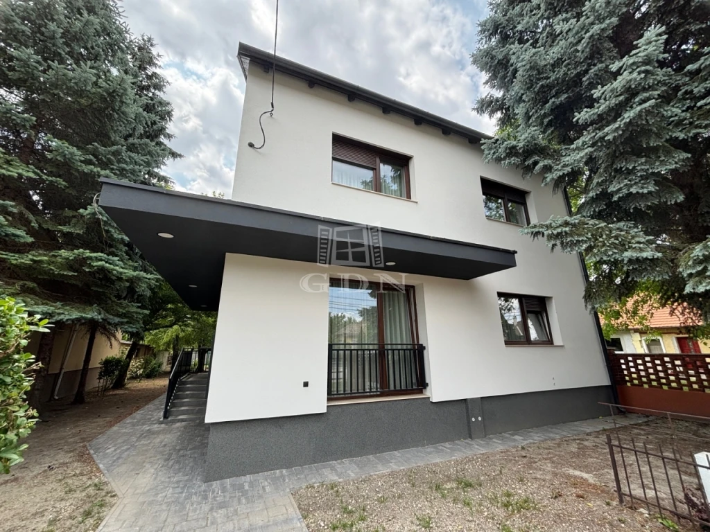 Eladó családi ház, Komárom, Belváros, Arany János utca