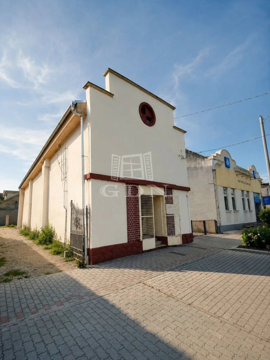 Eladó üzlet, Enying, Centrum
