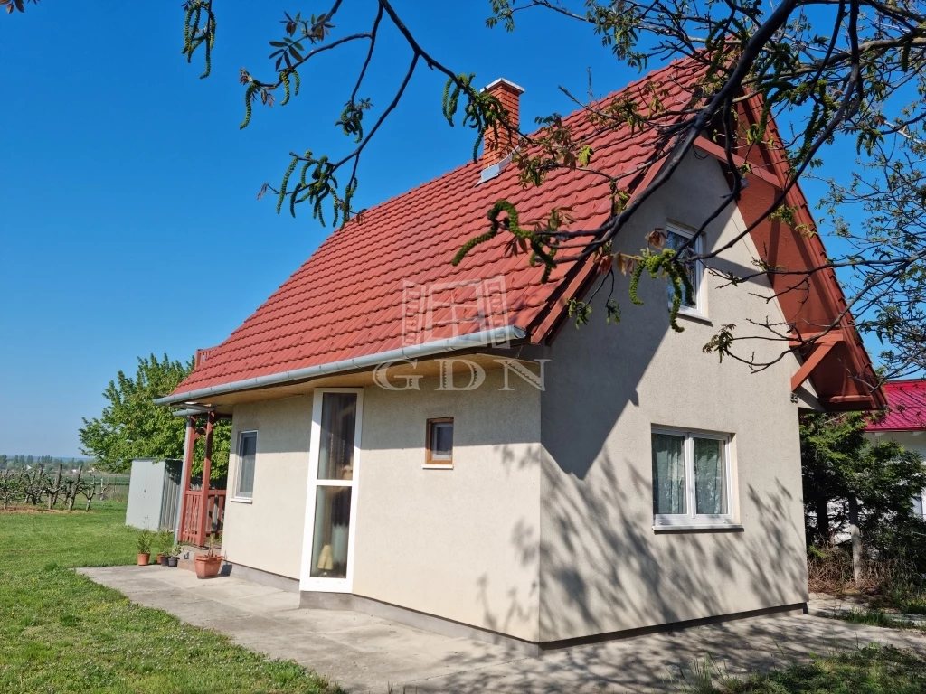 Eladó üdülő, nyaraló, Siófok, Szabadifürdő, Szabadifürdő csendes részén