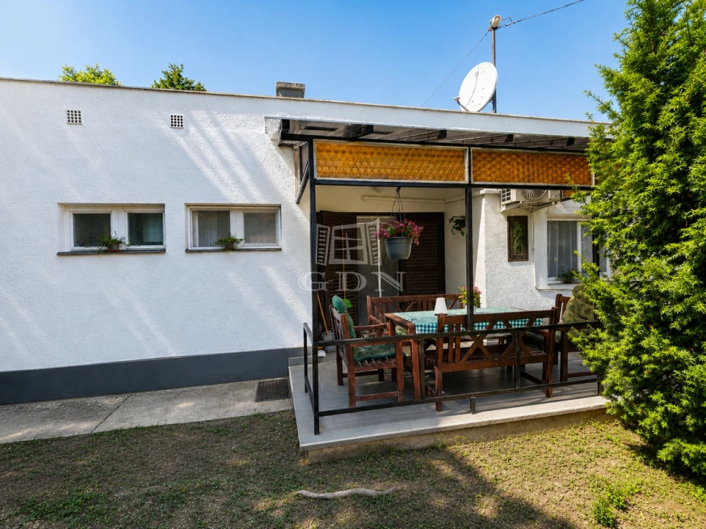 Eladó üdülő, nyaraló, Siófok, Sóstó, Sóstó csendes utca