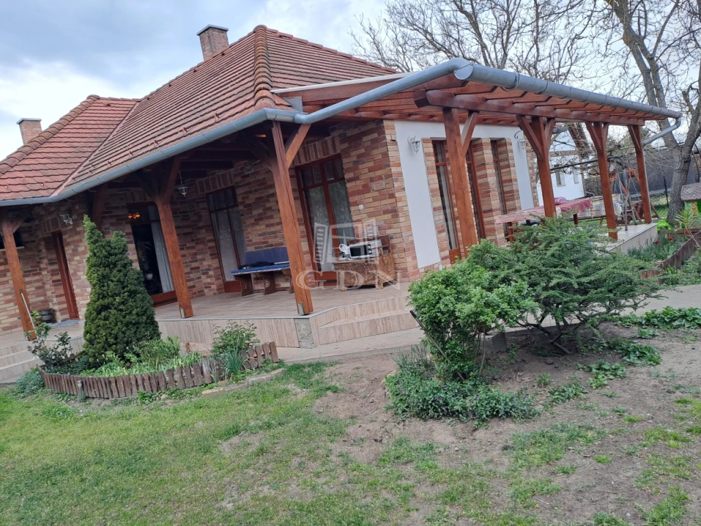 c3-1-name c2-1-name, Hévízgyörk, Deák Ferenc köz