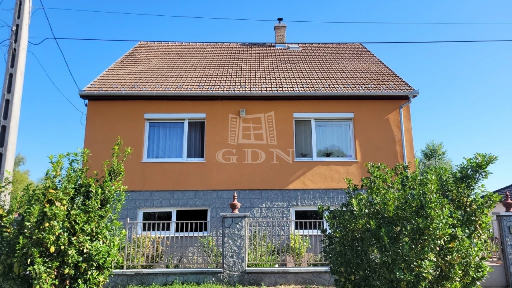 c3-1-name c2-1-name, Sződ, Váci Mihály utca