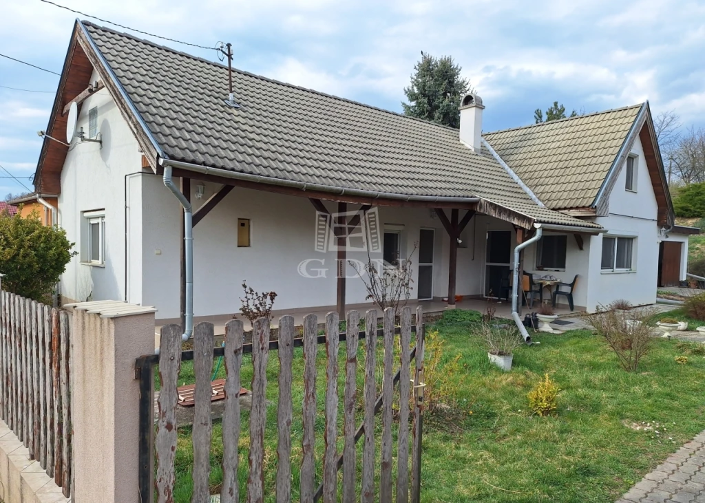 Eladó családi ház, Alcsútdoboz, Remek mellékutcában!