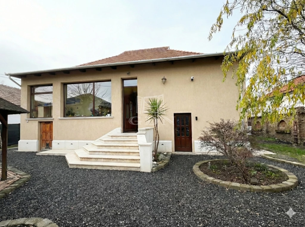 Eladó családi ház, Cegléd, belvároshoz közel