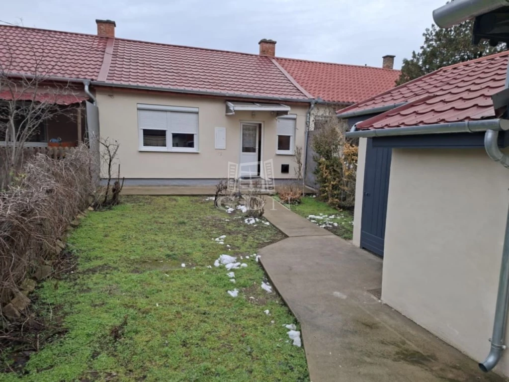 Eladó sorház, Kecskemét, Petőfiváros, Vízmű utca közelében