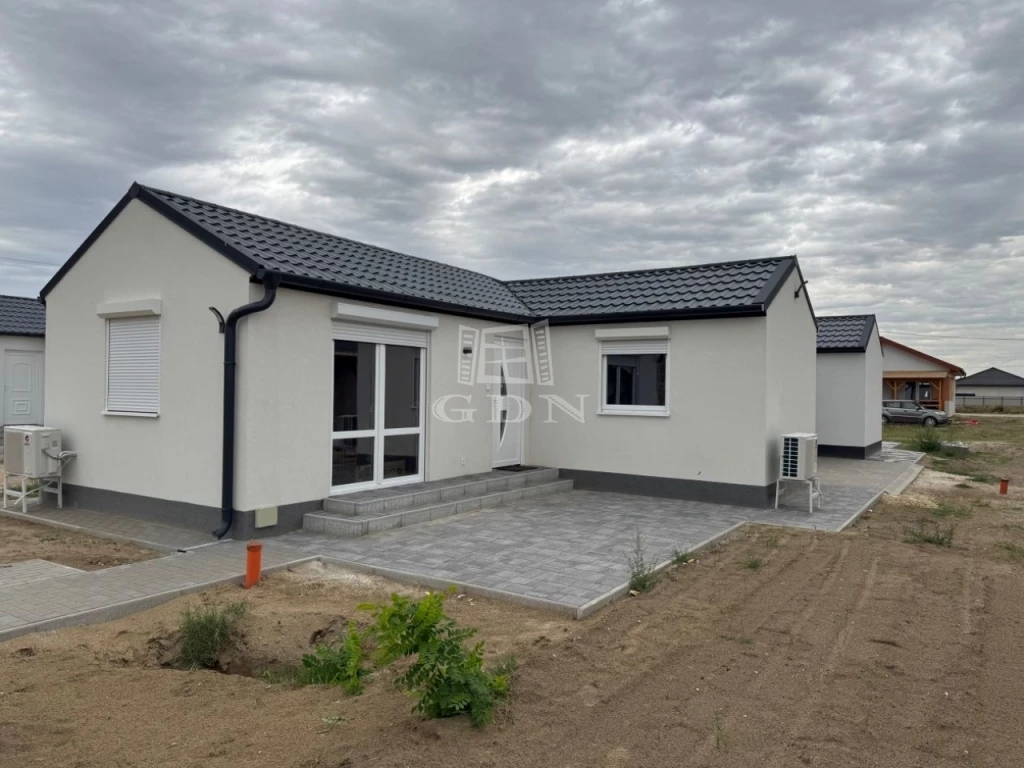 Eladó családi ház, Helvécia, Kiskőrösi út közelében