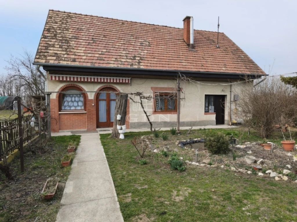 Eladó tanya, Lajosmizse, Buckói út környéke