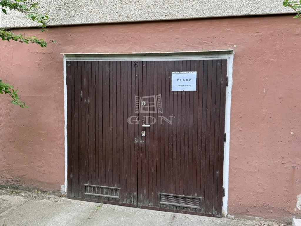 Eladó egyedi garázs, Kecskemét, Széchenyi-város, Nyíri út