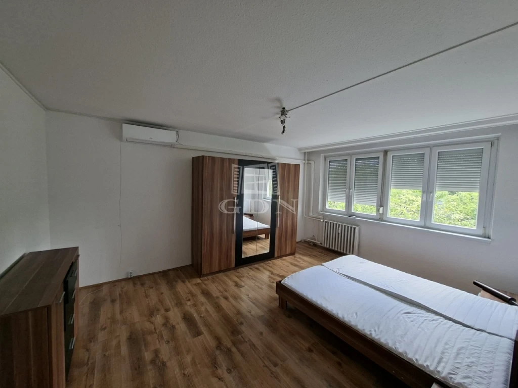 Eladó panellakás, Kecskemét, Széchenyi-város, Akadémia krt.