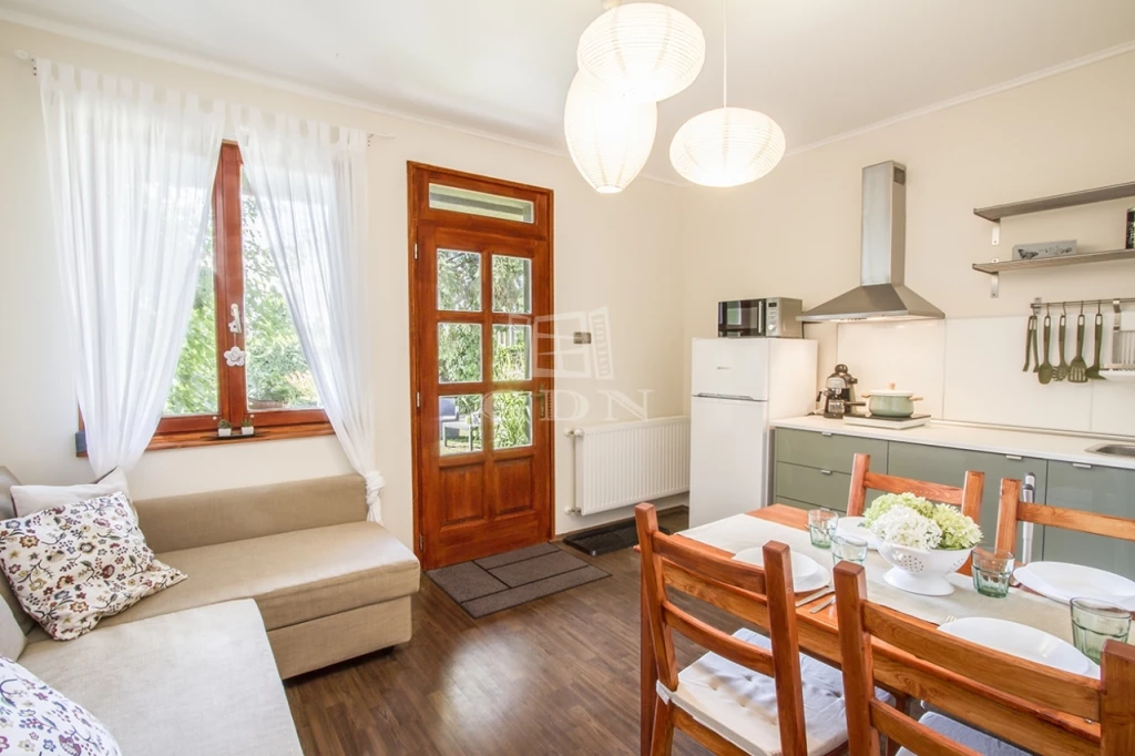 c3-1-name c2-1-name, Velence, családiház, apartmanház