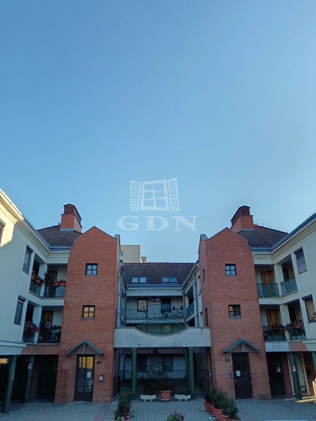 c3-1-name c2-19-name, Budaörs, Szabadság utca