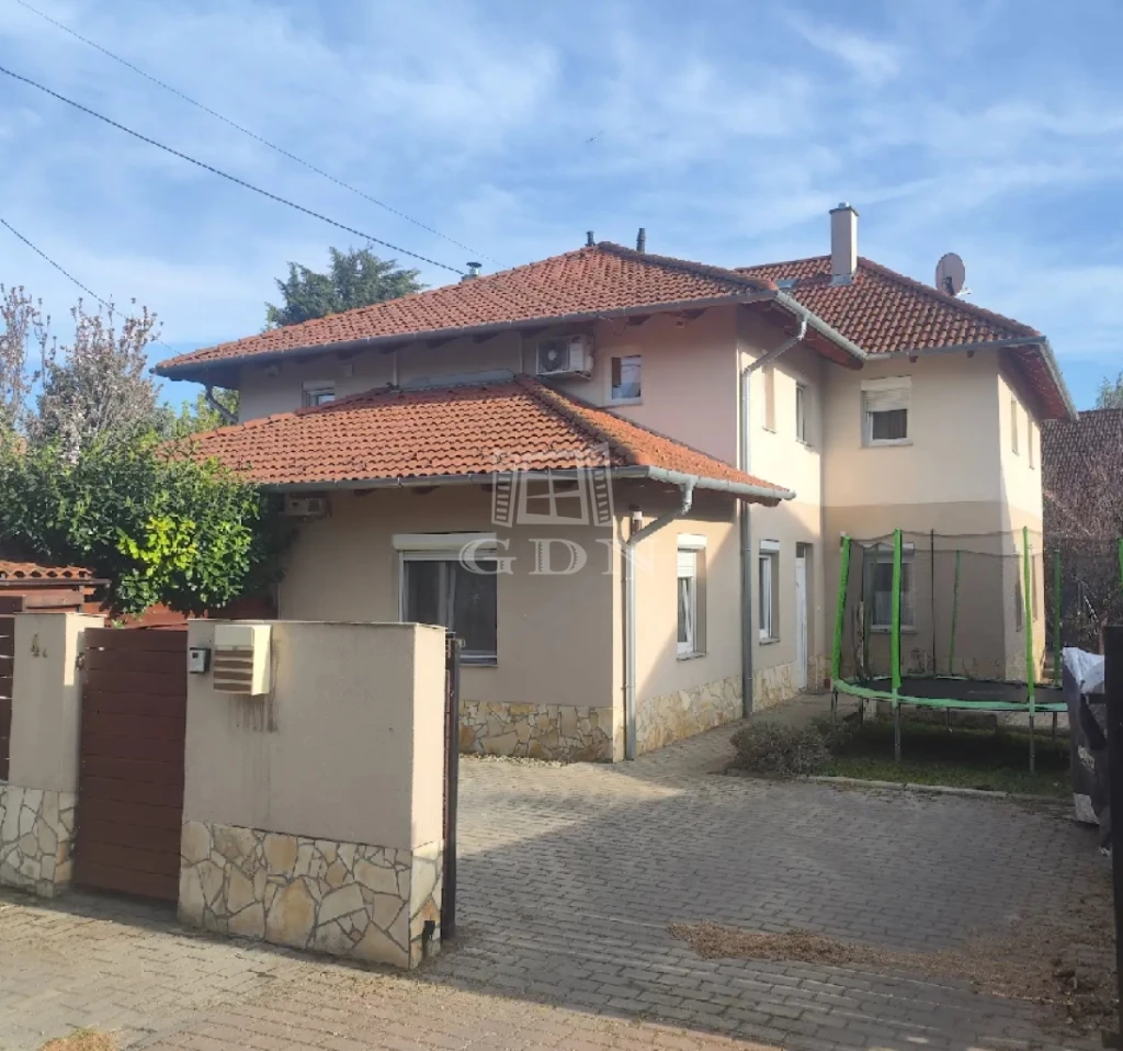 c3-1-name c2-2-name, Budaörs, Kertváros, Kertváros, csendes lakóövezet